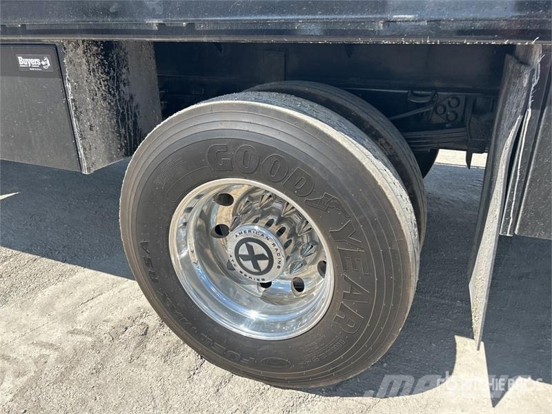 Ford F-750 4x2 Crew Cab Flatbed Truck Camiones plataforma