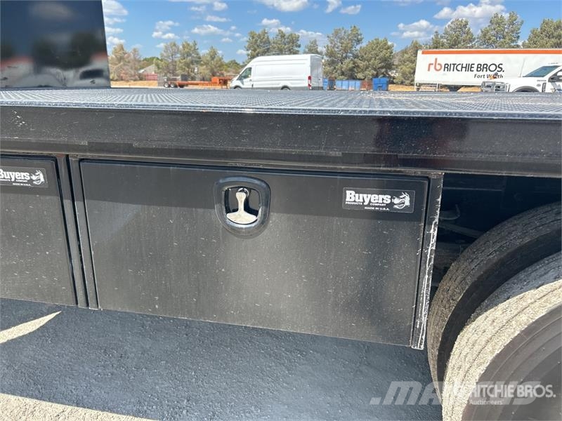 Ford F-750 4x2 Crew Cab Flatbed Truck Camiones plataforma