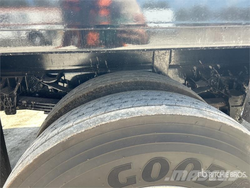 Ford F-750 4x2 Crew Cab Flatbed Truck Camiones plataforma