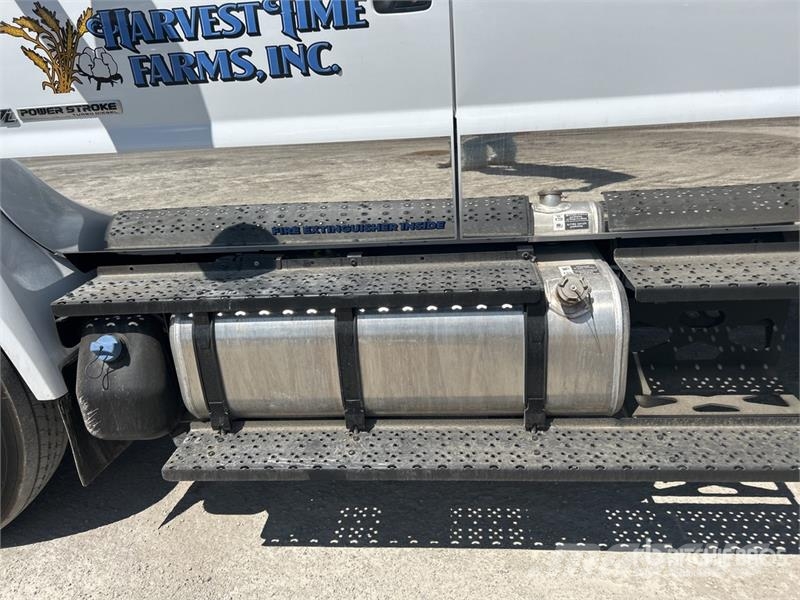 Ford F-750 4x2 Crew Cab Flatbed Truck Camiones plataforma