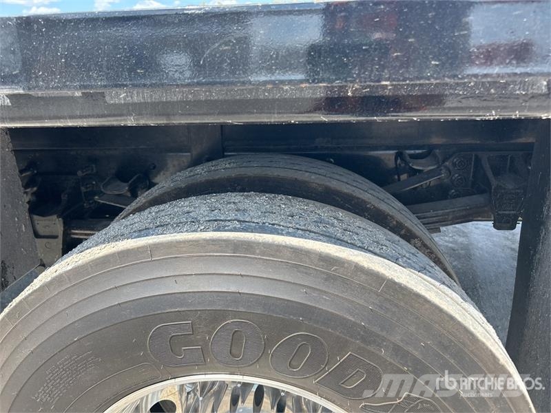 Ford F-750 4x2 Crew Cab Flatbed Truck Camiones plataforma