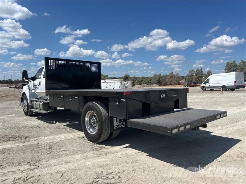 Ford F-750 4x2 Crew Cab Flatbed Truck Camiones plataforma