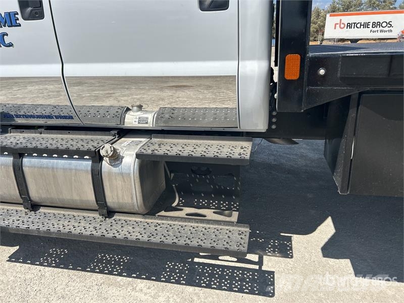Ford F-750 4x2 Crew Cab Flatbed Truck Camiones plataforma