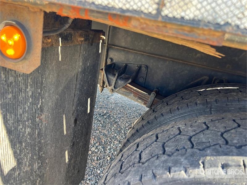 Ford F-750 4x2 Flatbed Truck Flakbilar