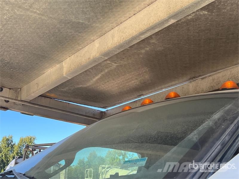 Ford F-750 4x2 Flatbed Truck Flakbilar