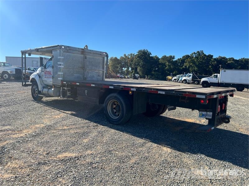 Ford F-750 4x2 Flatbed Truck Flakbilar