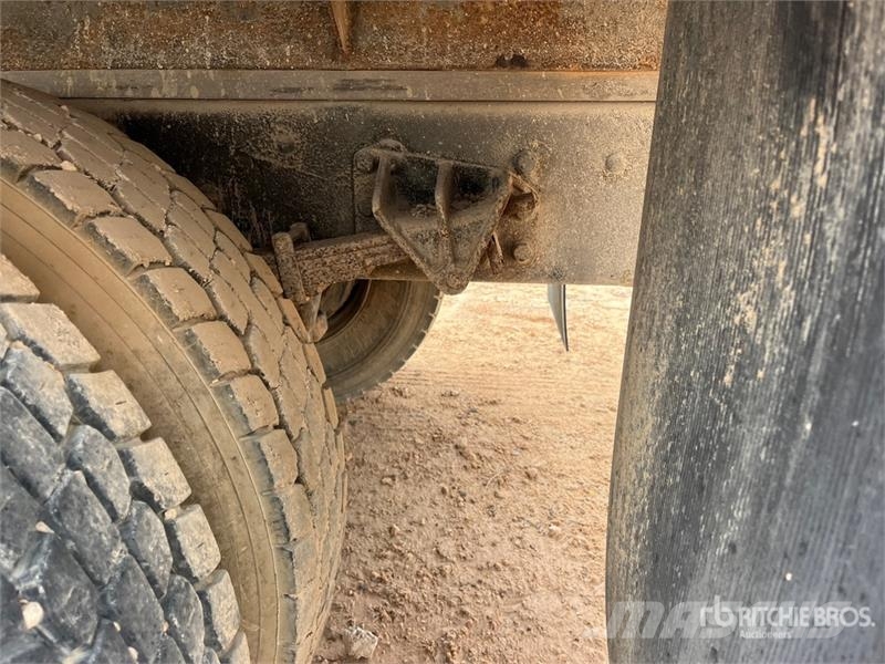 Ford F-750 4x2 Flatbed Truck Camiones de cama baja