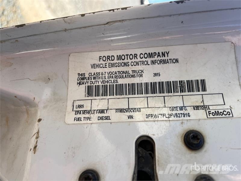 Ford F-750 4x2 Flatbed Truck Flakbilar