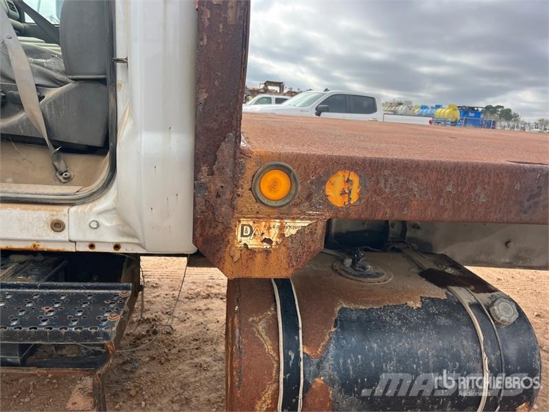 Ford F-750 4x2 Flatbed Truck Camiones de cama baja