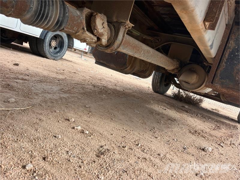 Ford F-750 4x2 Flatbed Truck Camiones de cama baja