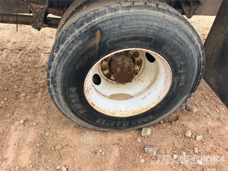 Ford F-750 4x2 Flatbed Truck Camiones de cama baja