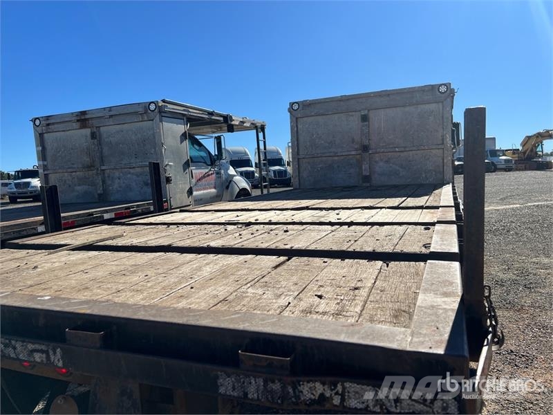 Ford F-750 4x2 Flatbed Truck Flakbilar