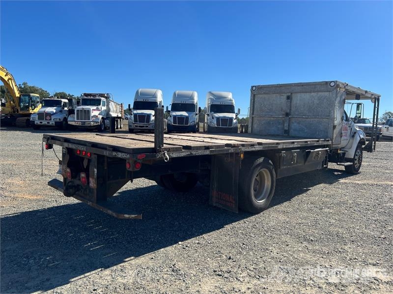 Ford F-750 4x2 Flatbed Truck Flakbilar