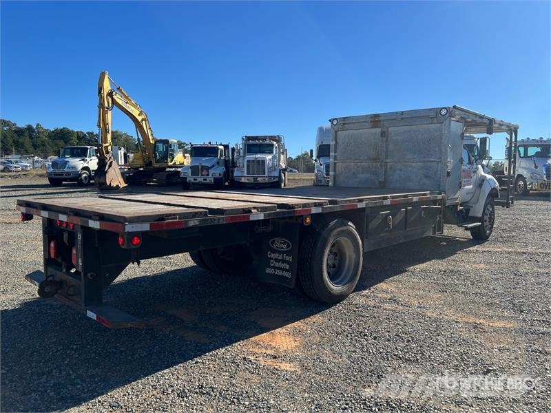 Ford F-750 4x2 Flatbed Truck Flakbilar