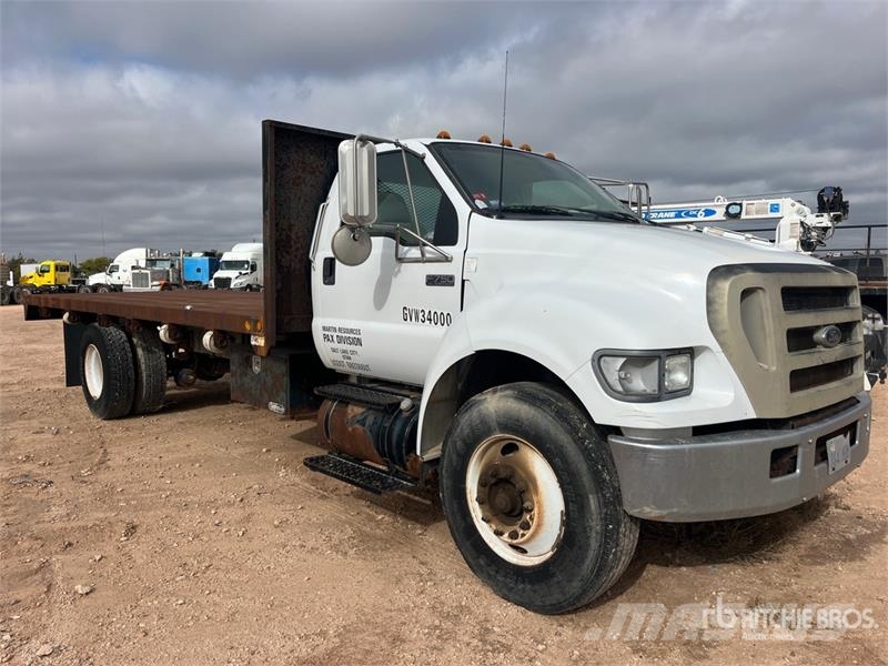 Ford F-750 4x2 Flatbed Truck Camiones de cama baja