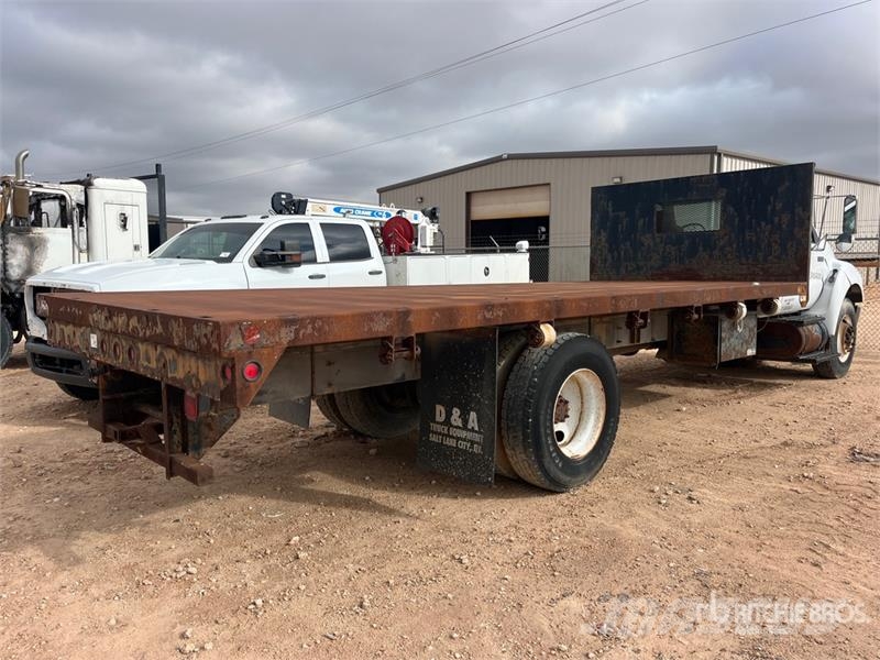 Ford F-750 4x2 Flatbed Truck Camiones de cama baja