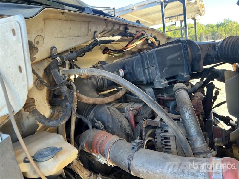 Ford F-750 4x2 Flatbed Truck Flakbilar