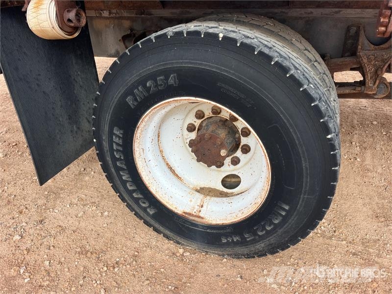 Ford F-750 4x2 Flatbed Truck Camiones de cama baja