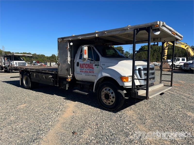 Ford F-750 4x2 Flatbed Truck Flakbilar