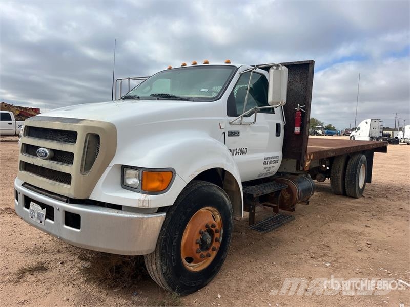 Ford F-750 4x2 Flatbed Truck Camiones de cama baja