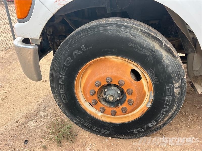 Ford F-750 4x2 Flatbed Truck Camiones de cama baja