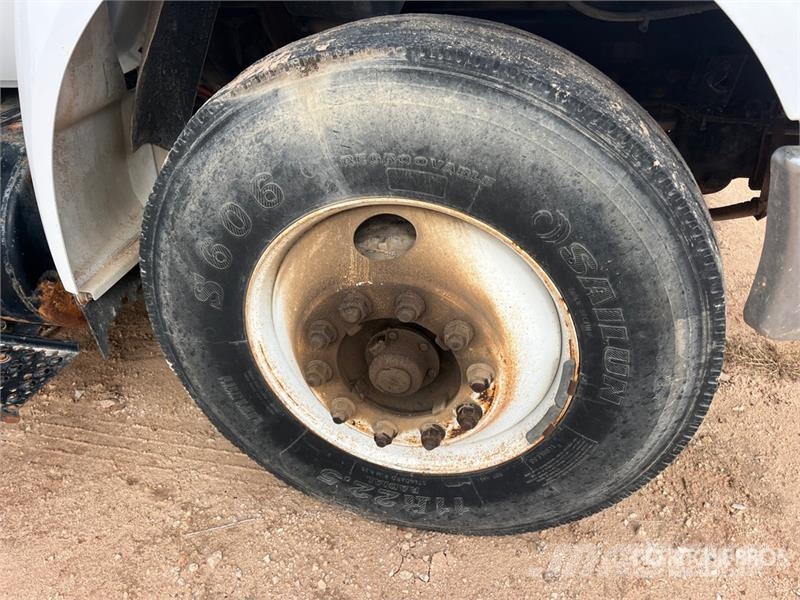 Ford F-750 4x2 Flatbed Truck Camiones de cama baja