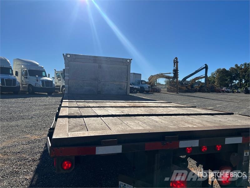 Ford F-750 4x2 Flatbed Truck Flakbilar