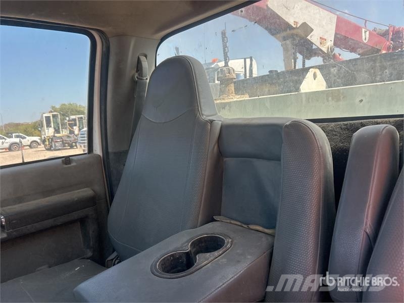 Ford F-750 4x2 Service Truck Municipal / general purpose vehicles