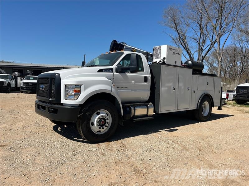 Ford F-750 4x2 Service Truck Komunalna vozila