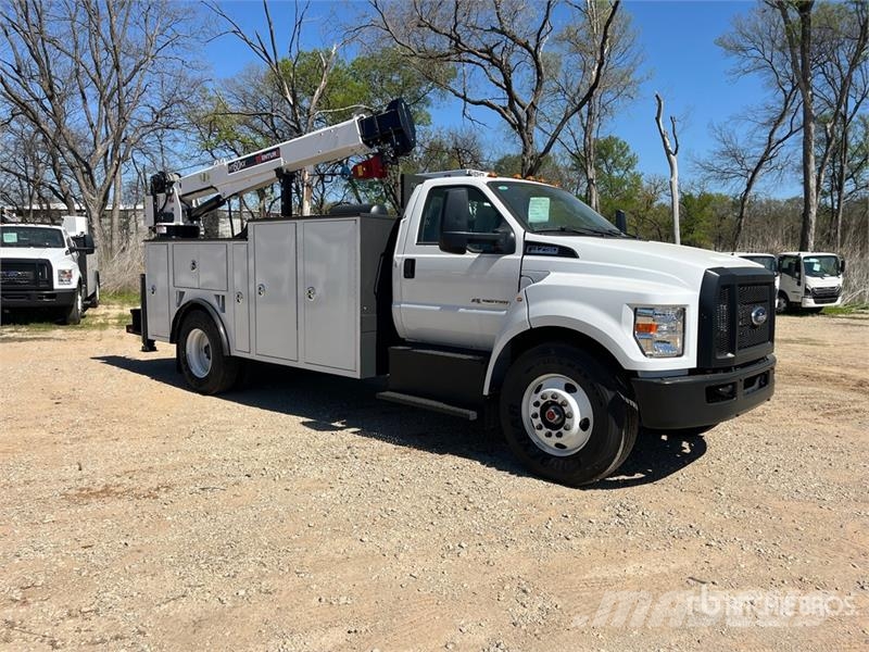 Ford F-750 4x2 Service Truck Komunalna vozila