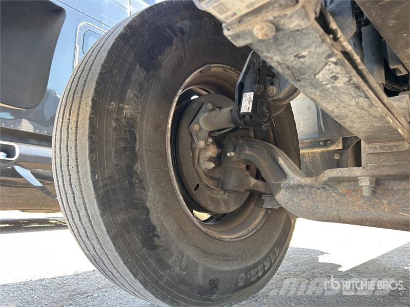 Ford F-750 Super Duty 4x2 Cab and Chassis Kabine i unutrašnjost