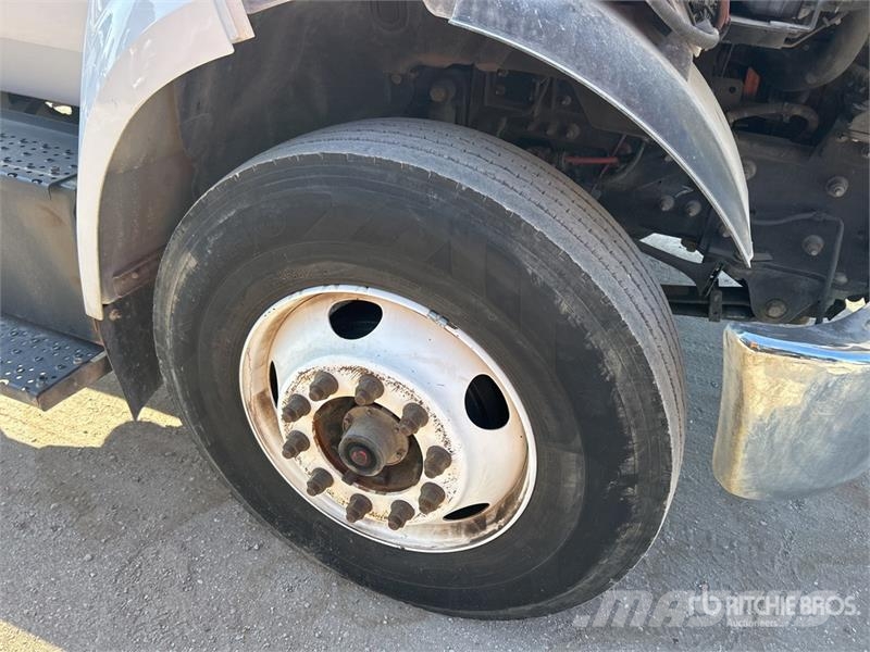 Ford F-750 Super Duty 4x2 Cab and Chassis Kabine i unutrašnjost
