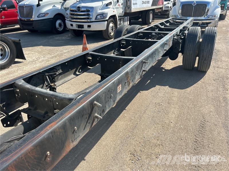 Ford F-750 Super Duty 4x2 Cab and Chassis Kabine i unutrašnjost