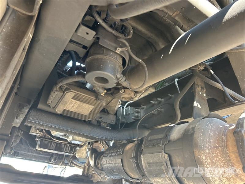 Ford F-750 Super Duty 4x2 Cab and Chassis Kabine i unutrašnjost