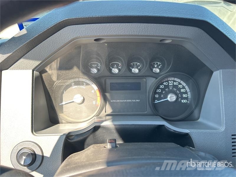 Ford F-750 Super Duty 4x2 Cab and Chassis Kabine i unutrašnjost