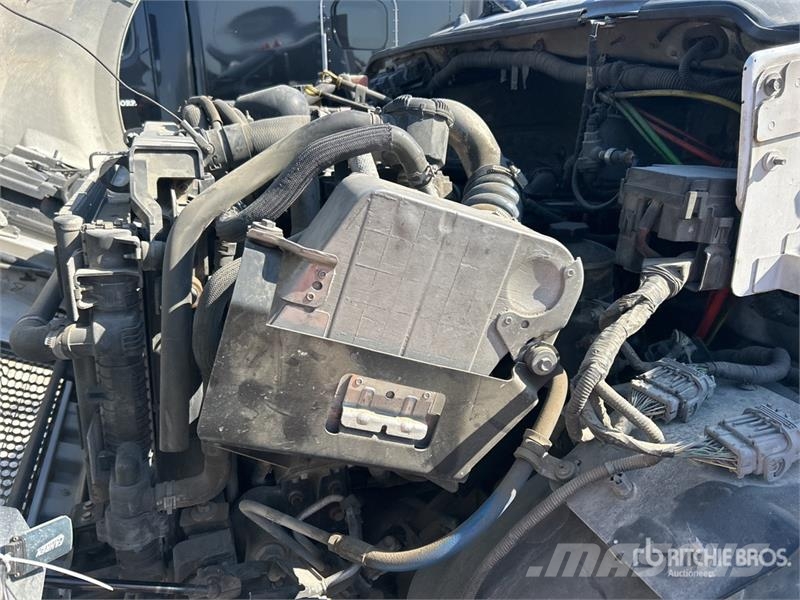 Ford F-750 Super Duty 4x2 Cab and Chassis Kabine i unutrašnjost