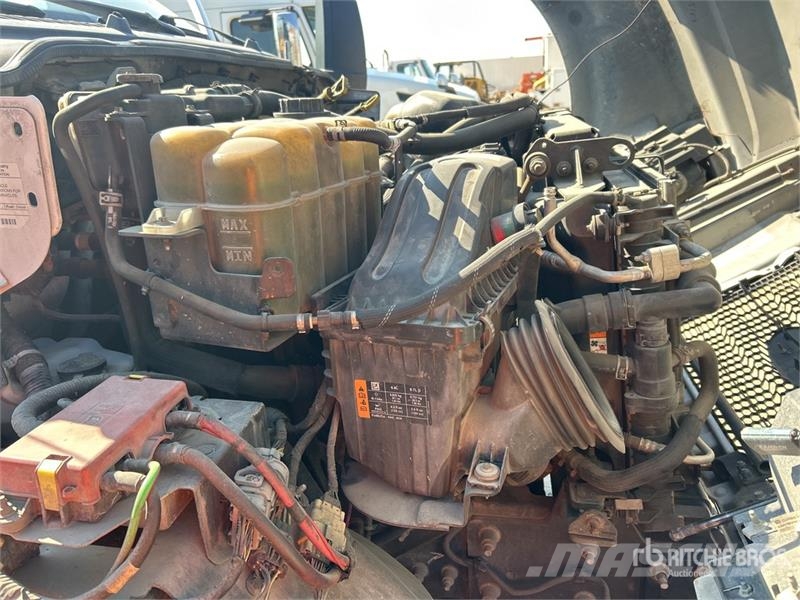 Ford F-750 Super Duty 4x2 Cab and Chassis Kabine i unutrašnjost