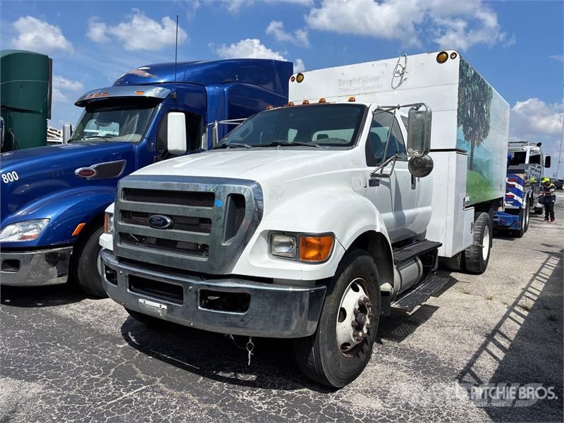 Ford F-750 XL 4x2 Extended Cab Chipper Truck Kleinholztransporter