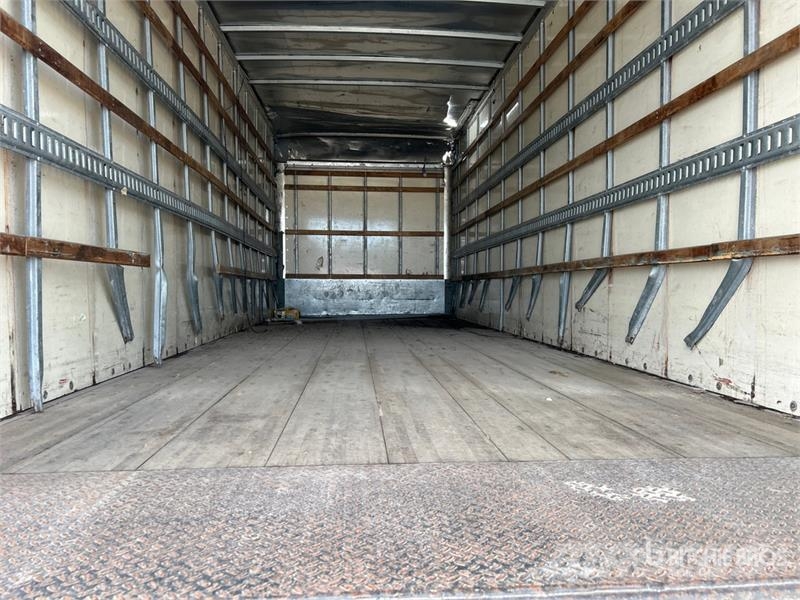 Ford F-750 XL 4x2 Van Truck Грузовики-Фургоны