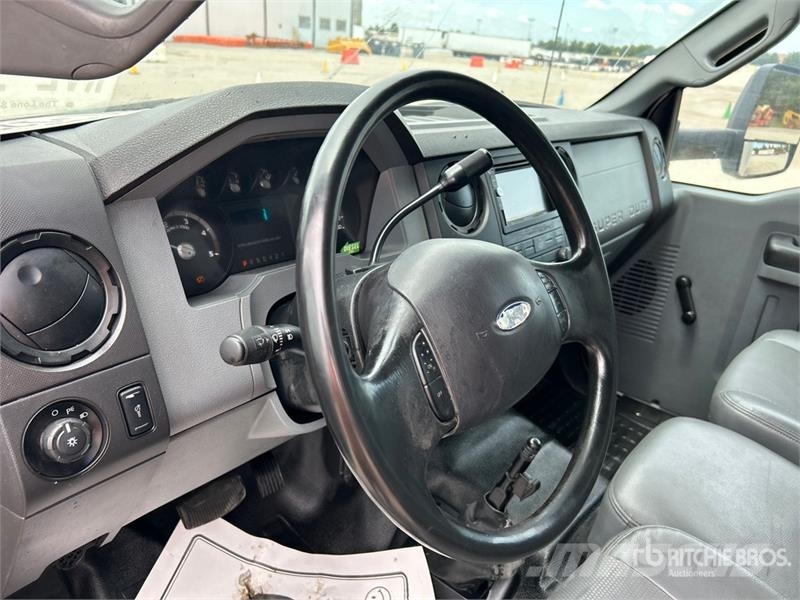 Ford F-750 XL 4x2 Van Truck Грузовики-Фургоны