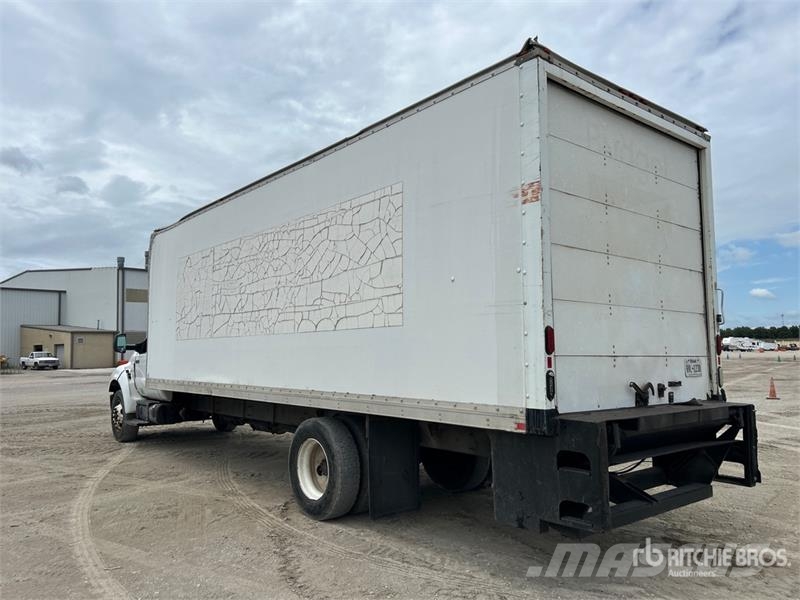 Ford F-750 XL 4x2 Van Truck Грузовики-Фургоны