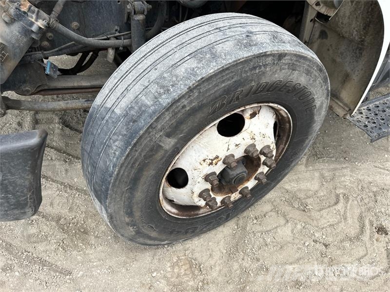 Ford F-750 XL 4x2 Van Truck Грузовики-Фургоны