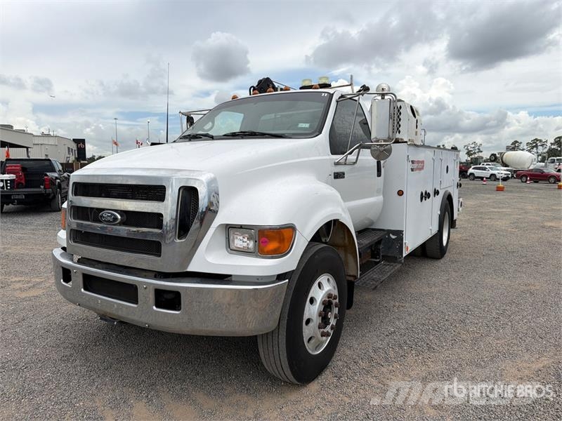 Ford F-750 XLT 4x2 Service Truck Общински/универсални превозни средства
