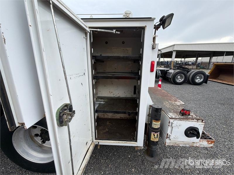 Ford F-750 XLT 4x2 Service Truck Общински/универсални превозни средства
