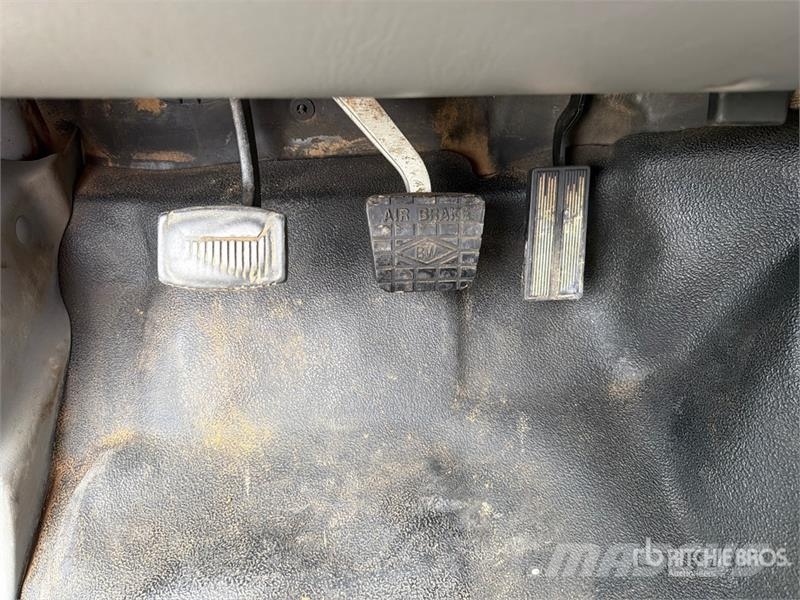 Ford F-750 XLT 4x2 Service Truck Общински/универсални превозни средства
