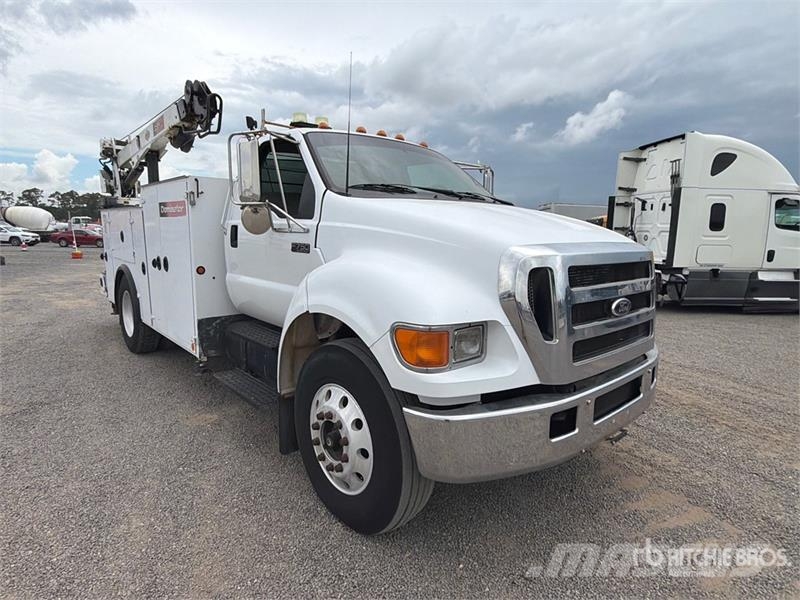 Ford F-750 XLT 4x2 Service Truck Общински/универсални превозни средства
