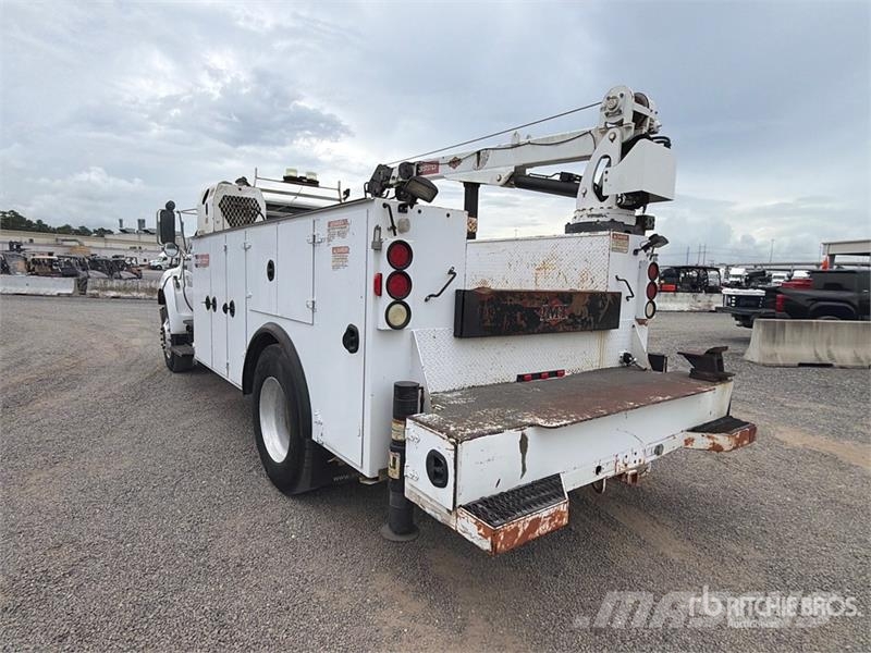 Ford F-750 XLT 4x2 Service Truck Общински/универсални превозни средства
