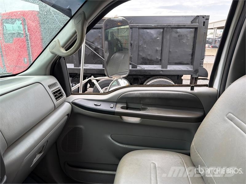 Ford F-750 XLT 4x2 Service Truck Общински/универсални превозни средства
