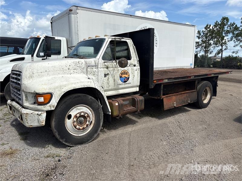 Ford F-800 Flatbed Truck Platós / Ponyvás teherautók