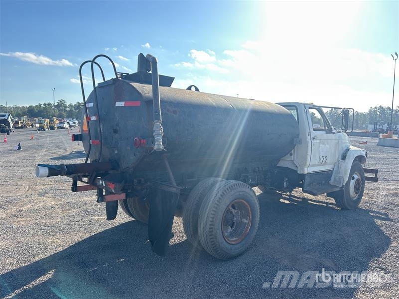 Ford F800 1500 gal 4x2 Tanker Truck タンカートラック